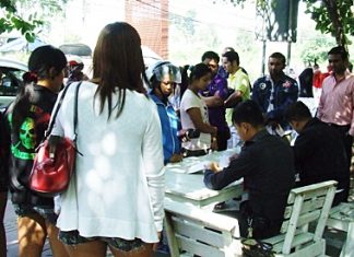 Police set up a roadblock on Pattaya Second Road to check vehicle licenses and tax stamps, and to remind people to obey traffic laws.